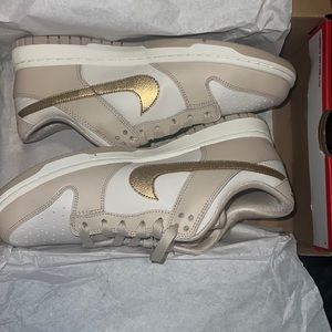 Wmns Dunk Low 'Gold Swoosh' - USED (Like New)